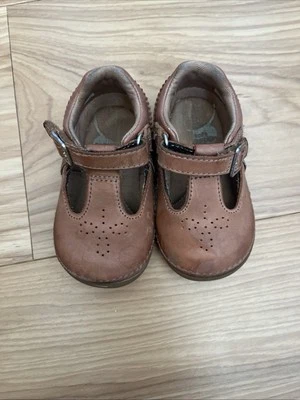 Zapato Stride Rite Talla 5M Lucianne Mary Jane Cuero Marrón Niño Movimiento Suave Foto 1 de 4