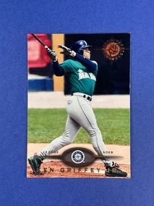 1995 Topps Stadium Club ~ Ken Griffey Jr ~ 241 ~ Mariners - Picture 1 of 3
