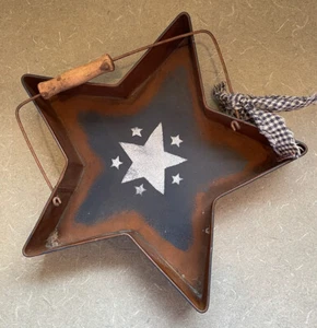 Estrella de metal pintada de 9” con mango patriótico “América” - Imagen 1 de 9