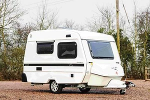 Freedom Sunseeker Classic - lightweight three berth caravan with oven - Picture 1 of 7