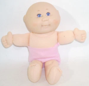 Muñeca CPK Small Cabbage Patch Baby 7,5" Love N Go Nursery 1995 MSB 2 etiqueta de corte calvo - Imagen 1 de 10