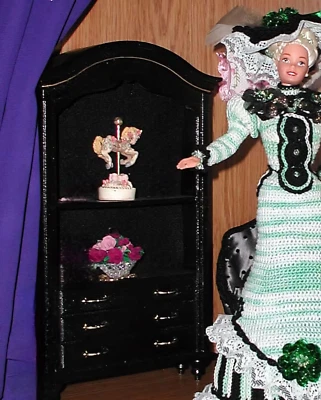 1990 年代 BARBIE SZ 黑色墙壁单元 CURIO CABINET ++ 适用于 DOLLHOUSE DIORAMA ~ 二手状况完好 — 第 1/4 张图片