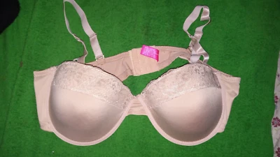 Sutiã feminino Isaac Mizrahi bege com aro tamanho 40DD fazer oferta - Imagem 1 de 4