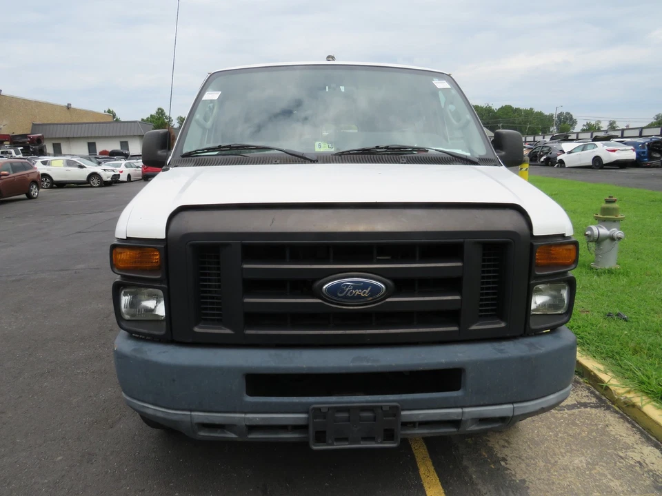 Ford Van E350 2009 guardabarros derecho Oxford blanco YZ Foto 1 de 4