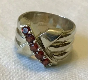 VINTAGE STERLING SILVER GARNET RING SIZE 7.5 - Picture 1 of 3