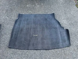 Alfombrilla gris maletero Toyota Camry 2002-2006 PT208-32034 OEM - Imagen 1 de 2