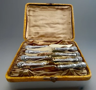 Antiguo juego de 8 cuchillos de plata y fruta dorada Wm A Rogers, rococó 6,5”, con estuche Foto 1 de 4