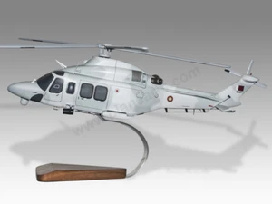AgustaWestland AW 139 Qatar Emiri Air Force Wood Handcrafted Helicopters Model - Foto 1 di 12
