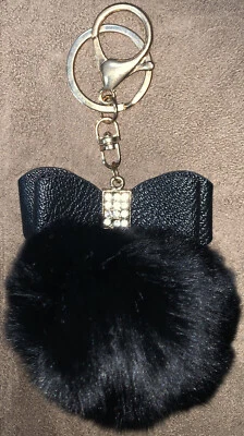 POM POM PRETO SUPER MACIO COM CHARME/CHAVEIRO BOLSA ARCO SUPER FOFO!! - Imagem 1 de 2