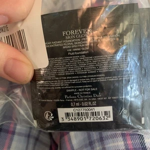 Dior Forever Skin Glow Foundation 4W warm/glow. 30 Sample Packs - Picture 1 of 3