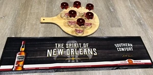 Southern Comfort Bar Runner Spill And 6 X Baubles Xmas Gift Home Bar New - Picture 1 of 4