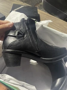 Easy Street Black Dawnta Ankle Boots, Size 5M BRAND NEW - Picture 1 of 4