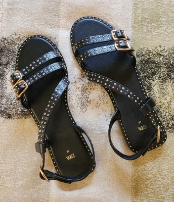 Sandalias Zara negras doradas con hebilla con tiras talla 39 Foto 1 de 4