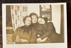 RPPC PHOTO Joyce, Effie & Gladys Hurtt 1912 Hoople, Walsh ND State Bank Calendar - Picture 1 of 17