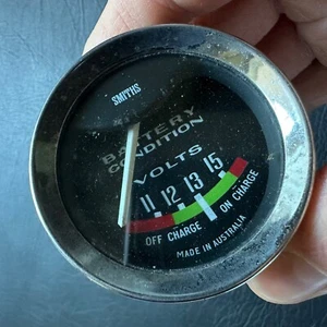 VINTAGE SMITHS BATTERY CONDITION / VOLTS VOLTAGE GAUGE MADE IN AUSTRALIA - Picture 1 of 6