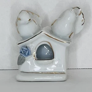 2 Tauben auf Vogelhaus lila Rose Porzellan Keramik antike Figur  - Bild 1 von 7