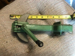 ANTIKER GUSSEISEN UH1 Klingel für Herren abnehmbare Halsbänder HANDKURBEL 10" hoch - Bild 1 von 5