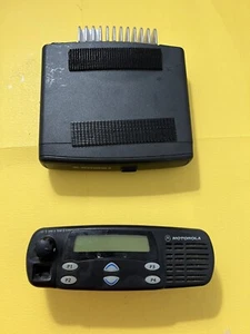 Motorola CDM1250 VHF 136-174 MHz testina remota 45 Watt AAM25KKD9AA2AN - Foto 1 di 7