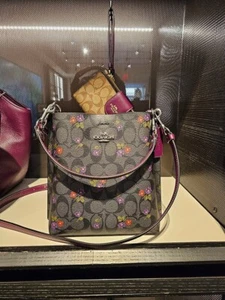 NWT Coach Mollie Bucket Bag 22 In Signature With Country Floral Print CN144 - Picture 1 of 12