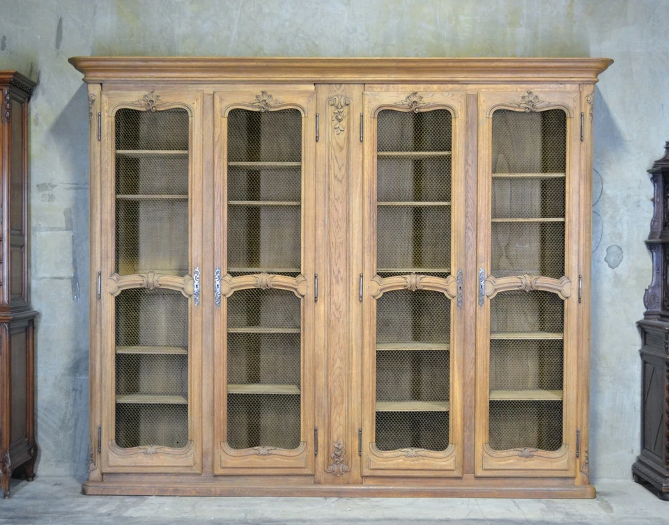 Antiga estante francesa country 4 portas em carvalho 10' de largura - Imagem 1 de 4