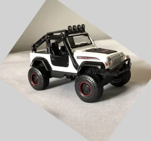 2003 JEEP WRANGLER 4x4 RUBICON LIFTED WHITE/BLACK 1/35 MAISTO DIECAST MODEL CAR - Picture 1 of 12
