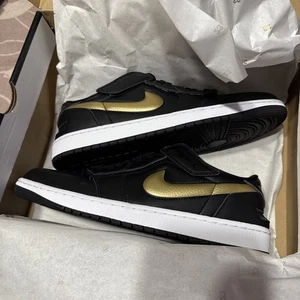 Nike Air Jordan 1 Low Flyease Nero Oro Bianco Easy On DM1206-071 Uomo Taglia 13 Nuove - Foto 1 di 6