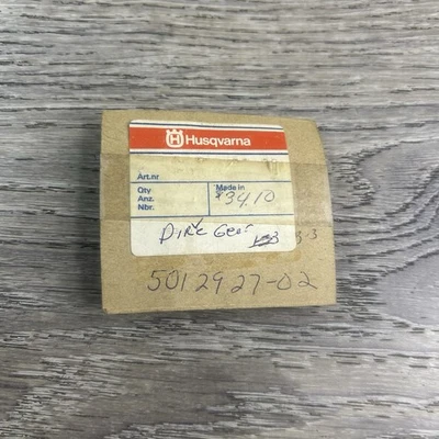 Husqvarna 501292702 Oil Pump Worm Gear 288 285 281 181 2100 Genuine Nos Oem - Image 1 of 3