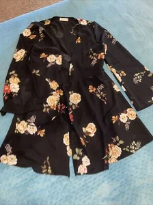 Altar’d State kleine schwarze Strickjacke - Bild 1 von 7