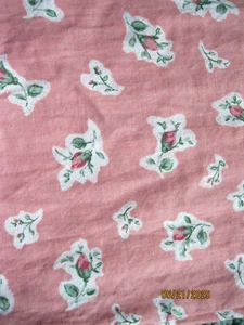 Pink background with red rose buds - Picture 1 of 1