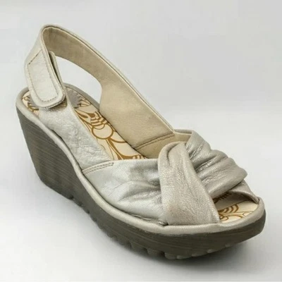 Sandalia de cuña Fly London de cuero Yakin dorada champán talla 36 Foto 1 de 4