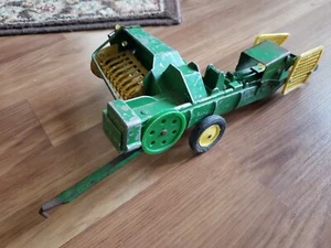 1960's ERTL John Deere Hay Baler, 1:16 Scale, Pressed Steel AC - Picture 1 of 8