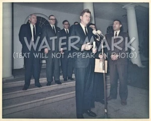 John F. Kennedy 8x10" offizielles Foto des Weißen Hauses mit LBJ & amerikanischen Indianern NCAI - Bild 1 von 1