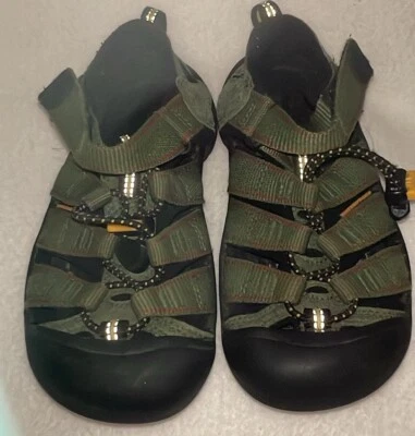 Sandalias verdes deportivas activas amigables con el agua Keen Newport NIÑOS niños pequeños jóvenes EE. UU. 13 Foto 1 de 4