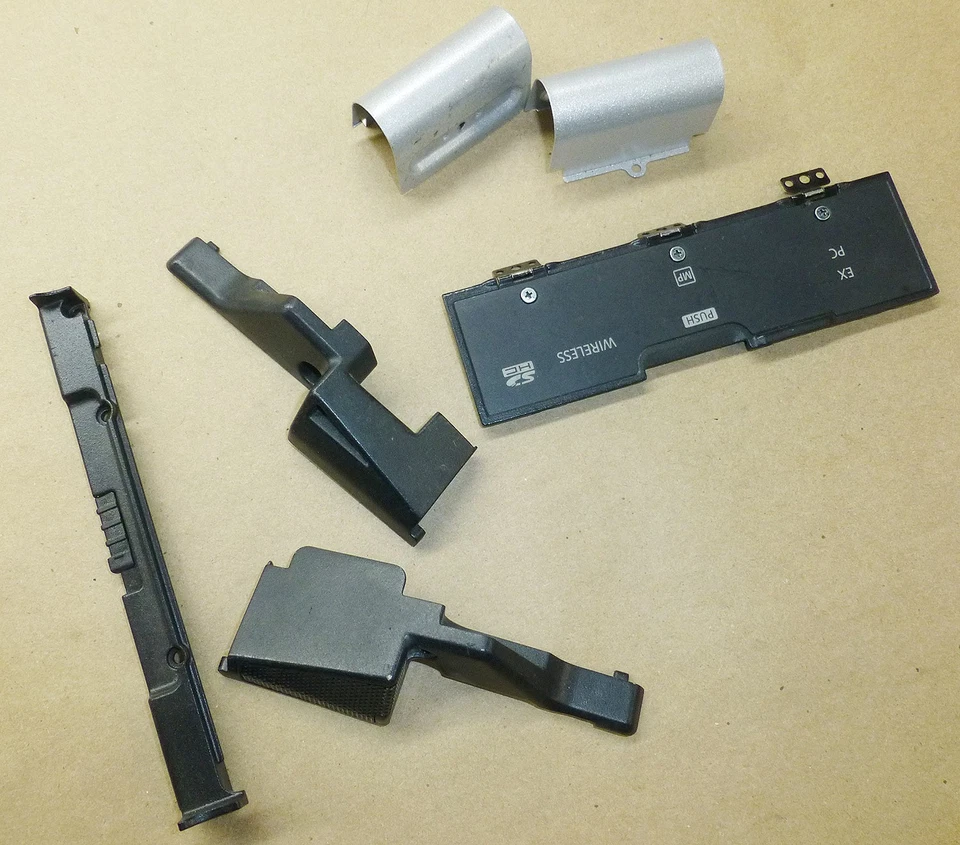 Panasonic Toughbook CF31 cubiertas y piezas de bisagra Foto 1 de 1