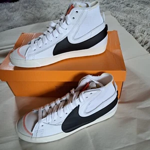 Nike Blazer Mid 77 Jumbo weiß schwarz weiß Segel UK 13 brandneu in Verpackung DD3111 100 (leicht... - Bild 1 von 24