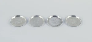Just Andersen, juego de cuatro bandejas de cristal de peltre con motivos incisos. - Imagen 1 de 6