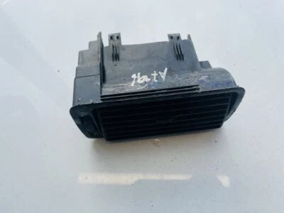 Volkswagen Golf 1998 Dash Vent (Air Vent Grille) 1j1815716, Genuin #1428519-29 - Изображение 1 из 4