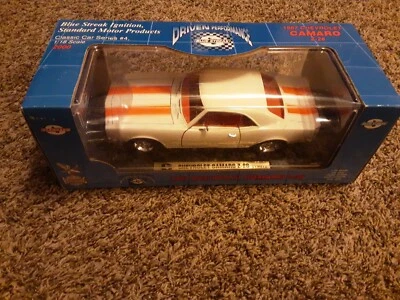 Chevrolet Camaro Z-28 1967 Road Legends Blue Streak escala 1:18 fundido a presión nuevo en caja  Foto 1 de 4