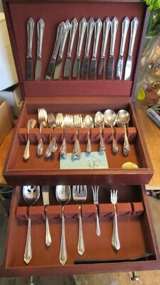 Juego de cubiertos Dancing Flowers Reed & Barton de plata esterlina servicio 77 piezas para 12 Foto 1 de 4