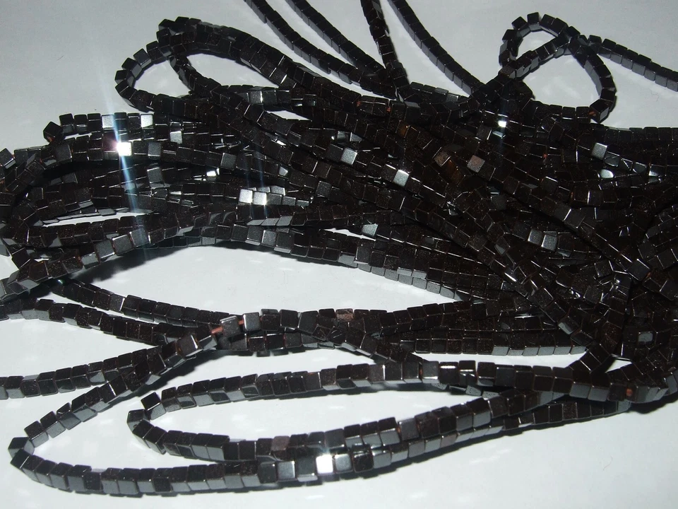 - Pietre Dure Forate a Filo - EMATITE cubo 3 mm 142-144 pz ca. - Immagine 1 di 1