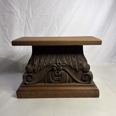 Pedestal artesanal vintage antiguo de roble tallado a mano Foto 1 de 4