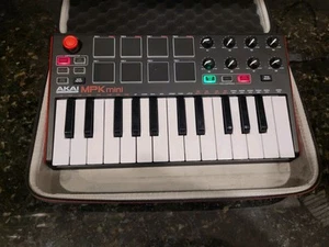 Akai MPK Mini MK3 25 Key Electronic Keyboard Tested - Picture 1 of 6