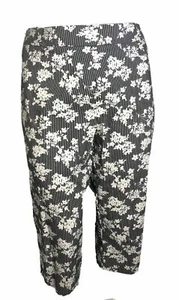 Avenue Black/White Floral Plus Super Stretch Slim Leg Capri's (Size: 26) New! - Picture 1 of 3