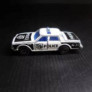 Macchina Miniatura Polizia Nera Bianco Metallo Chevrolet Impala Majorette 1/69 - Foto 1 di 12