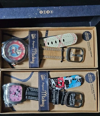 Dos relojes Disney, relojes Seiko Mickey y Minnie Mouse Foto 1 de 4