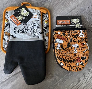 Peanuts Halloween Oversized Oven Mitt & Pot Holder w/ 2 pack Mini oven mitts NEW - Picture 1 of 3