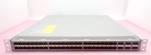 Cisco Nexus N9K-C93180YC-EX C9300 48x 10/25GbE SFP+ + 6x commutateur 40/100GbE QSFP28 - Photo 1/8