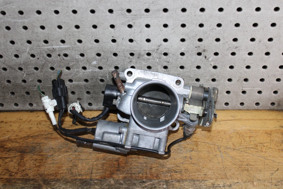 Корпус дроссельного клапана ручной трансмиссии 1992 Mazda B2200 MT в сборе изготовитель оборудования - Изображение 1 из 4