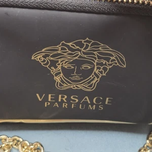 Versace Bolso Bandolera Cartera Bolso de Mano Dorado Medusa Logo Cadena Correa Usado en Excelente Condición - Imagen 1 de 6