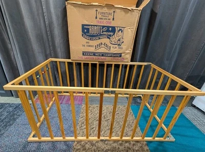 Cuna de viaje vintage de los años 50 Abbotts Step-N-Fold patio de juegos apenas usada caja original Foto 1 de 4